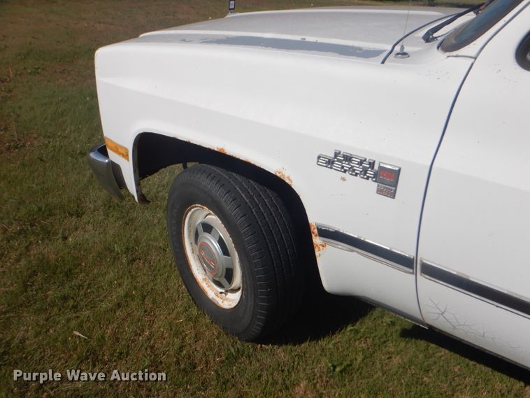 image for item DD4483 1988 GMC Suburban 2500 SUV