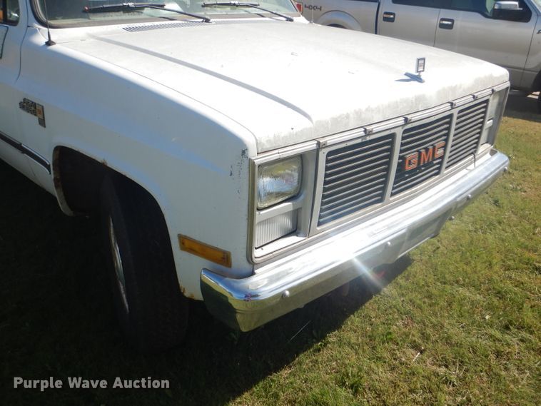 image for item DD4483 1988 GMC Suburban 2500 SUV