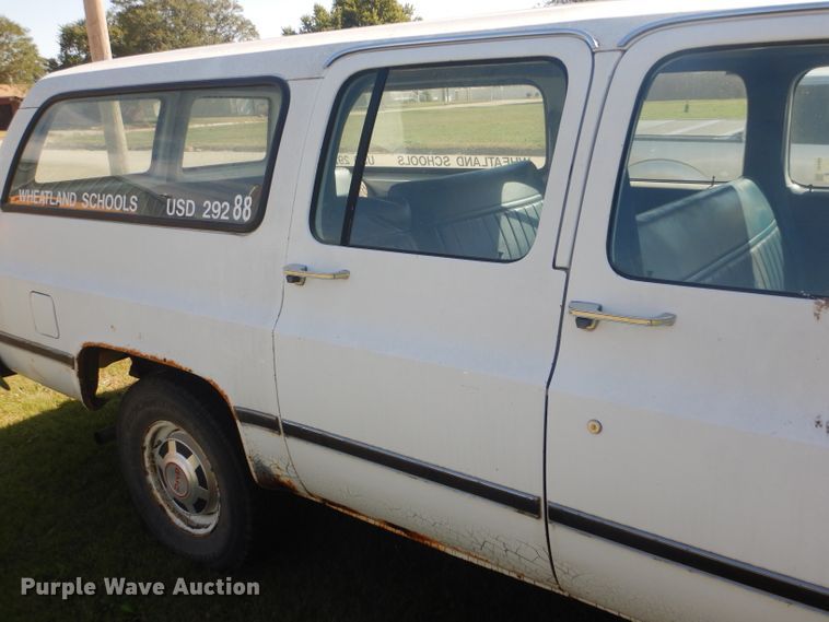 image for item DD4483 1988 GMC Suburban 2500 SUV