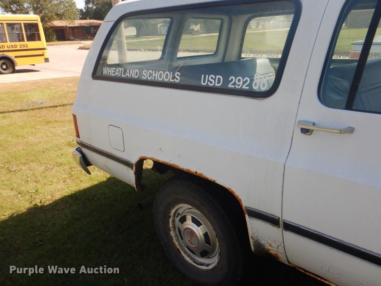 image for item DD4483 1988 GMC Suburban 2500 SUV