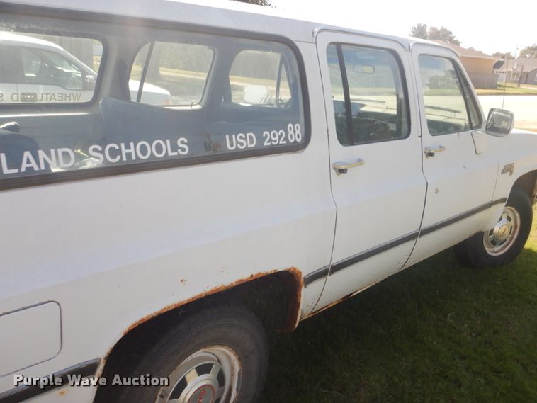 image for item DD4483 1988 GMC Suburban 2500 SUV