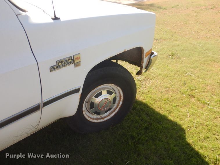 image for item DD4483 1988 GMC Suburban 2500 SUV