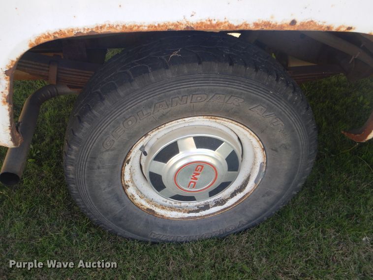 image for item DD4483 1988 GMC Suburban 2500 SUV