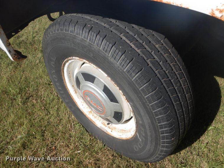 image for item DD4483 1988 GMC Suburban 2500 SUV