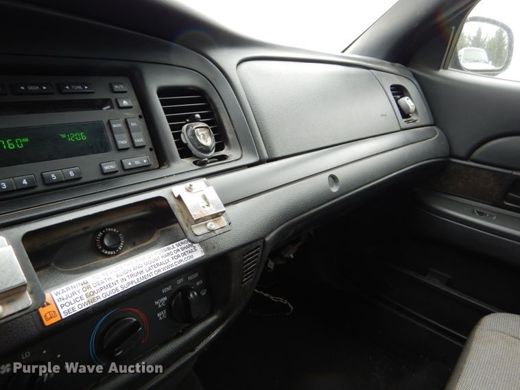 image for item DD4520 2011 Ford Crown Victoria Police Interceptor