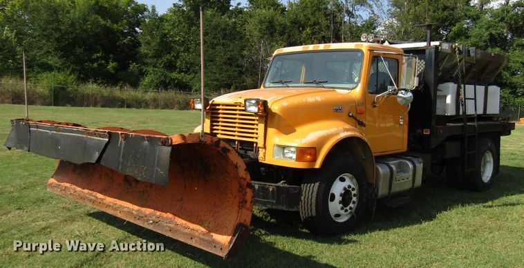 image for item DG8208 2002 International 4900 flatbed truck