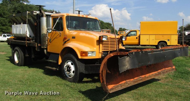 image for item DG8208 2002 International 4900 flatbed truck