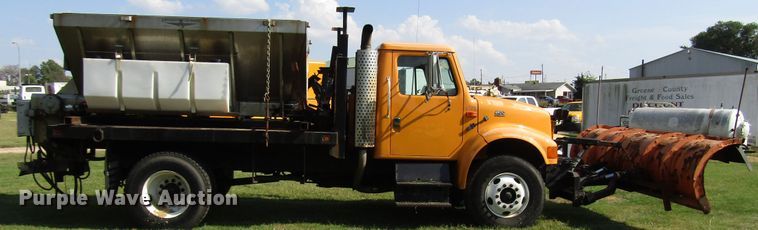 image for item DG8208 2002 International 4900 flatbed truck