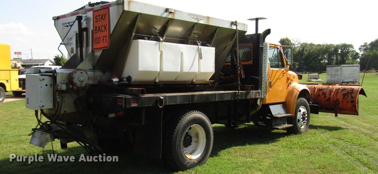 image for item DG8208 2002 International 4900 flatbed truck