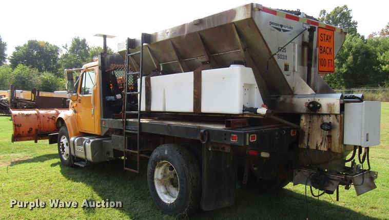 image for item DG8208 2002 International 4900 flatbed truck