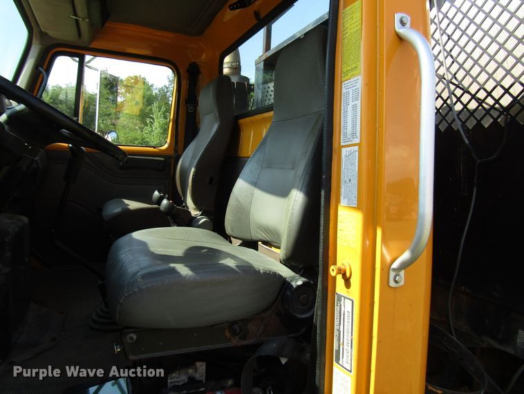 image for item DG8208 2002 International 4900 flatbed truck