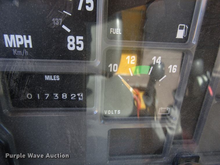 image for item DG8208 2002 International 4900 flatbed truck