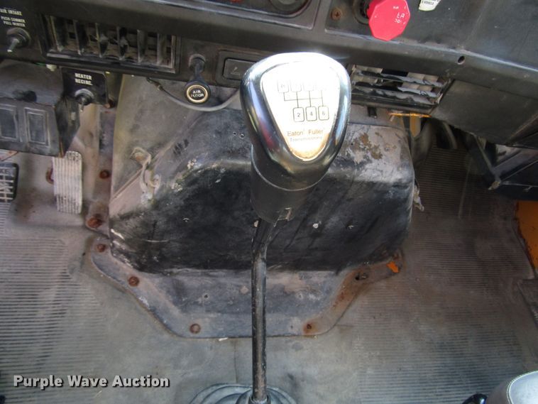 image for item DG8208 2002 International 4900 flatbed truck