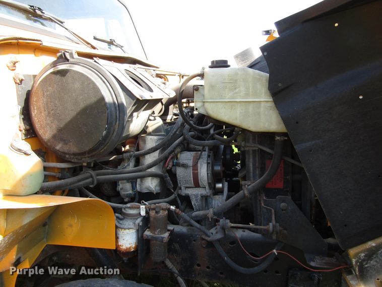 image for item DG8208 2002 International 4900 flatbed truck