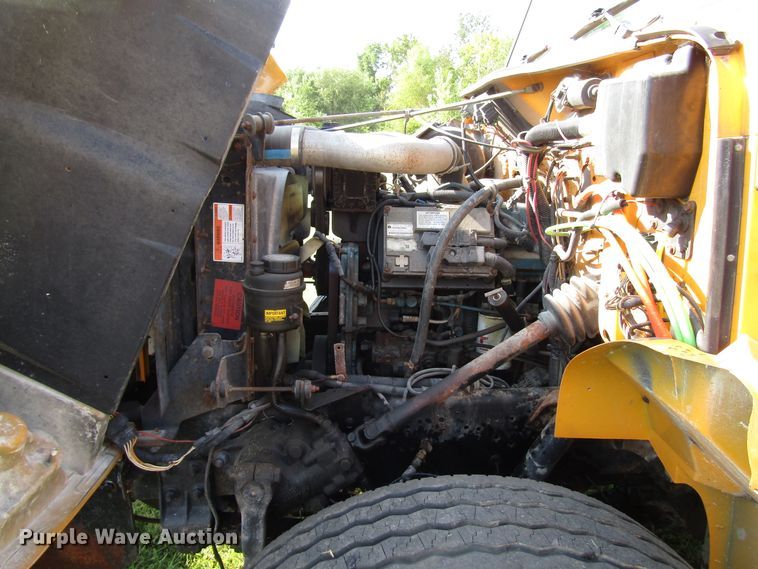 image for item DG8208 2002 International 4900 flatbed truck