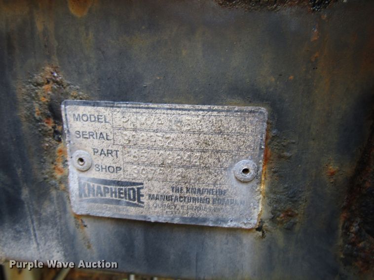 image for item DG8208 2002 International 4900 flatbed truck