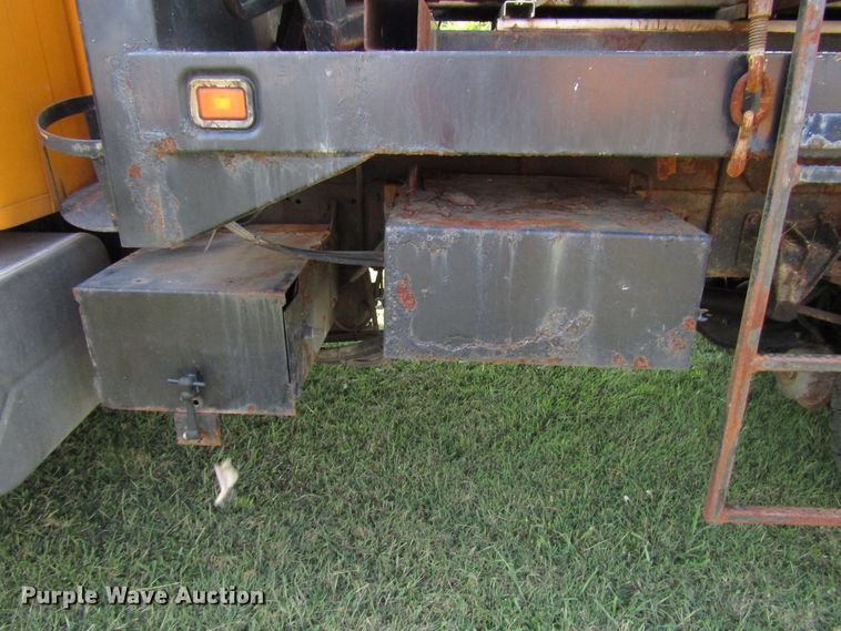 image for item DG8208 2002 International 4900 flatbed truck