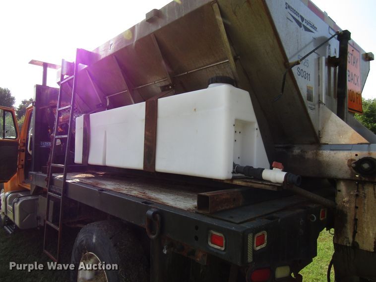 image for item DG8208 2002 International 4900 flatbed truck