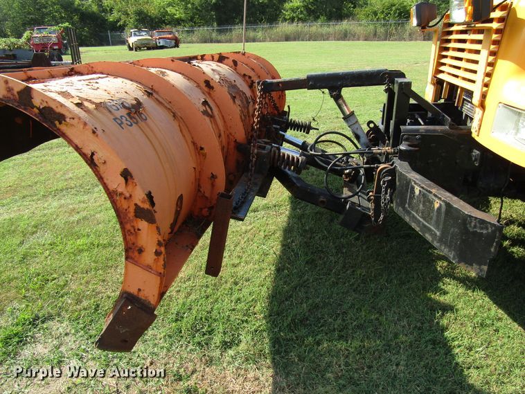 image for item DG8208 2002 International 4900 flatbed truck