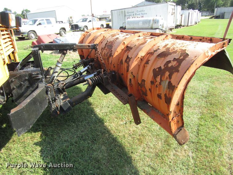 image for item DG8208 2002 International 4900 flatbed truck