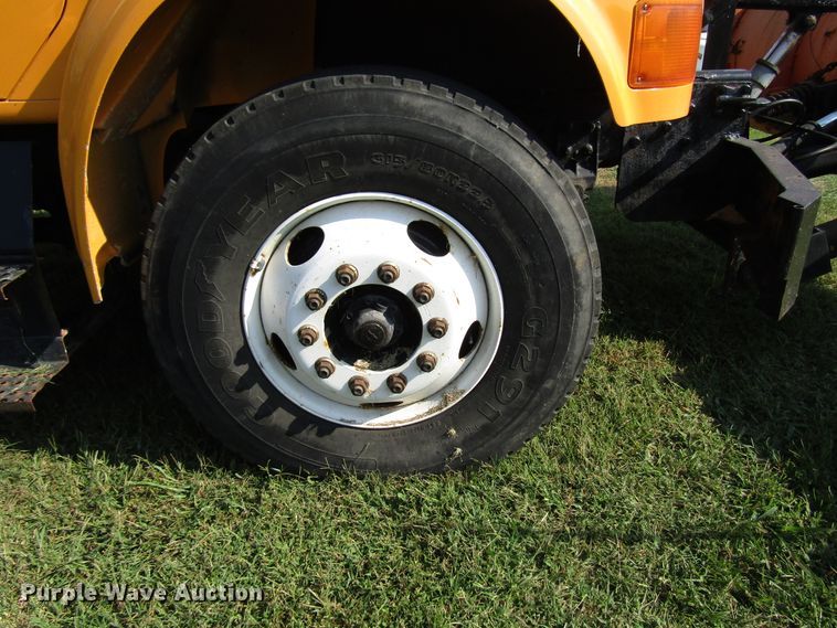 image for item DG8208 2002 International 4900 flatbed truck