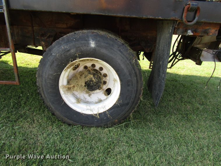 image for item DG8208 2002 International 4900 flatbed truck