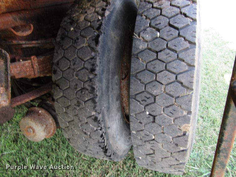 image for item DG8208 2002 International 4900 flatbed truck