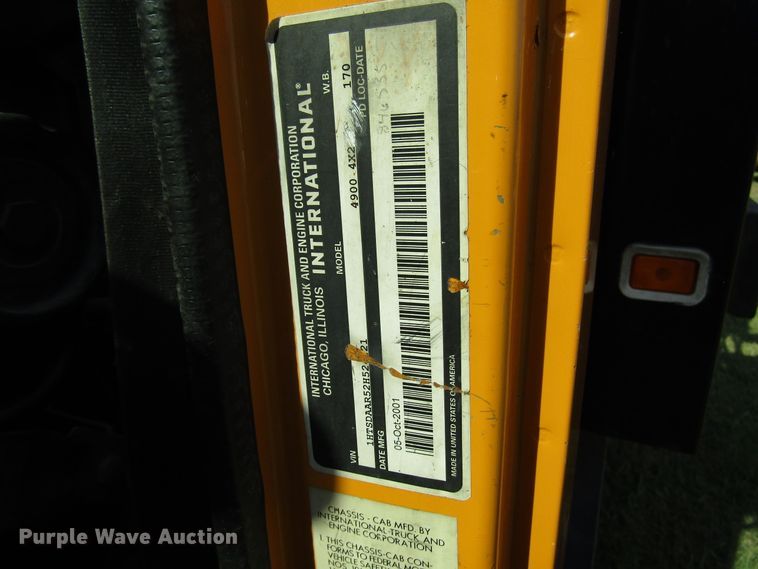 image for item DG8208 2002 International 4900 flatbed truck