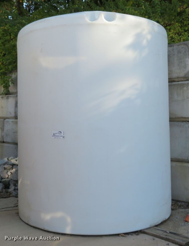 image for item DH1618 4,000 gallon poly tank