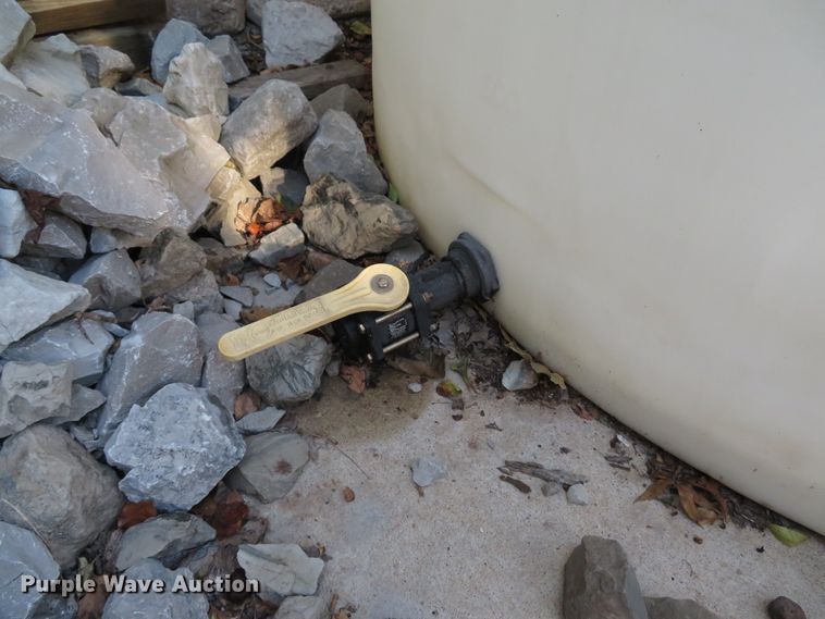 image for item DH1618 4,000 gallon poly tank