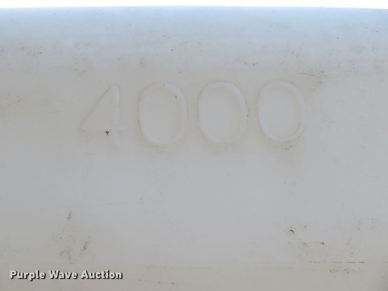 image for item DH1618 4,000 gallon poly tank