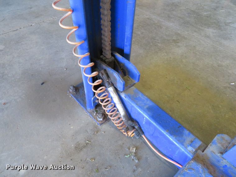 image for item DH1619 Four post automotive lift