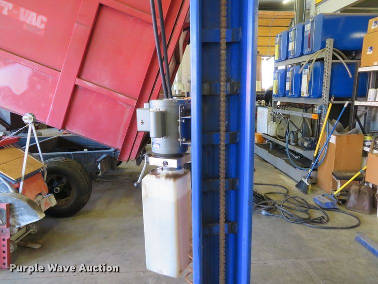 image for item DH1619 Four post automotive lift