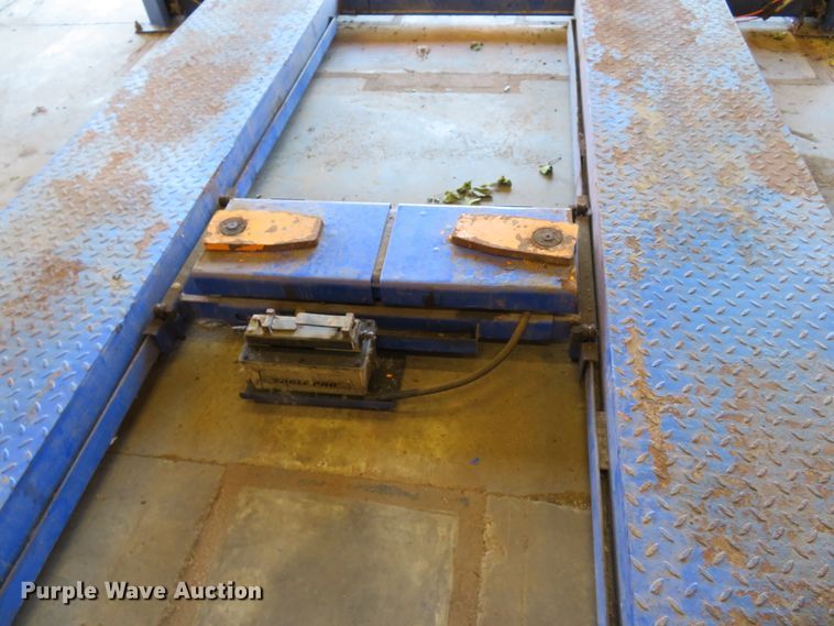 image for item DH1619 Four post automotive lift