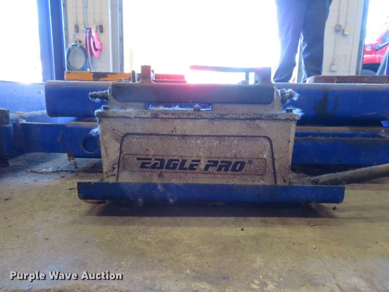 image for item DH1619 Four post automotive lift