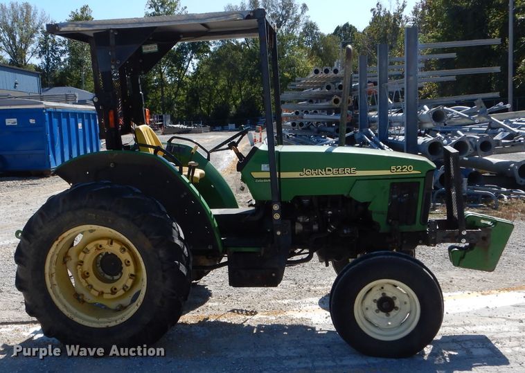 image for item DH2146 2003 John Deere 5220 tractor