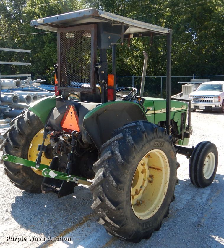image for item DH2146 2003 John Deere 5220 tractor