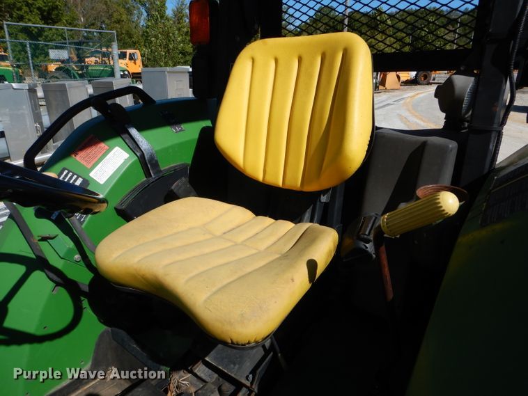 image for item DH2146 2003 John Deere 5220 tractor