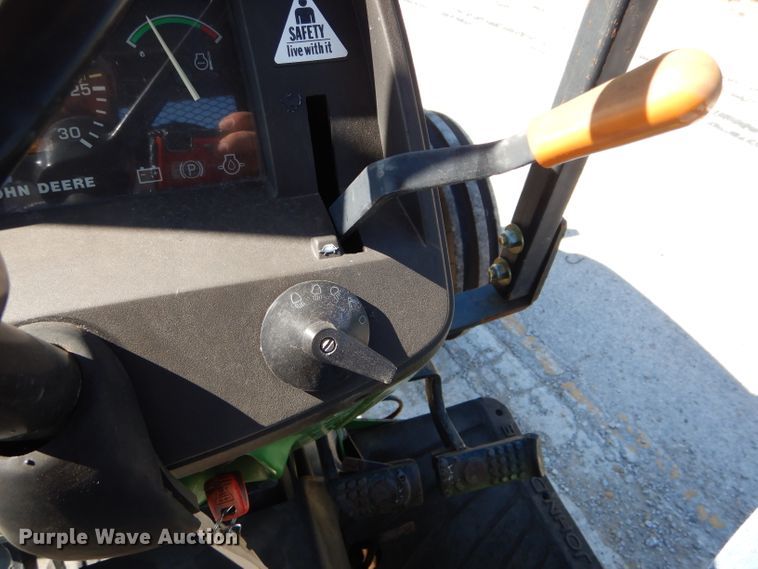 image for item DH2146 2003 John Deere 5220 tractor