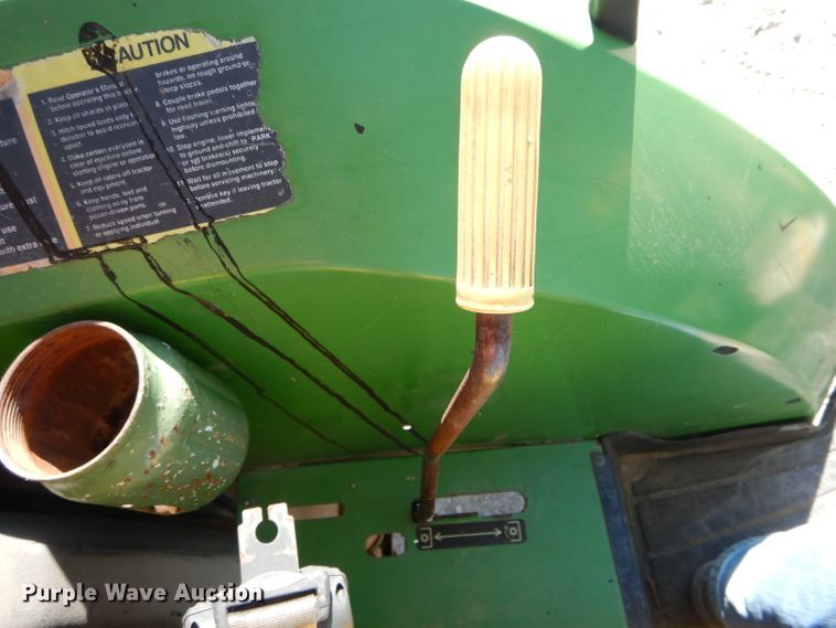 image for item DH2146 2003 John Deere 5220 tractor