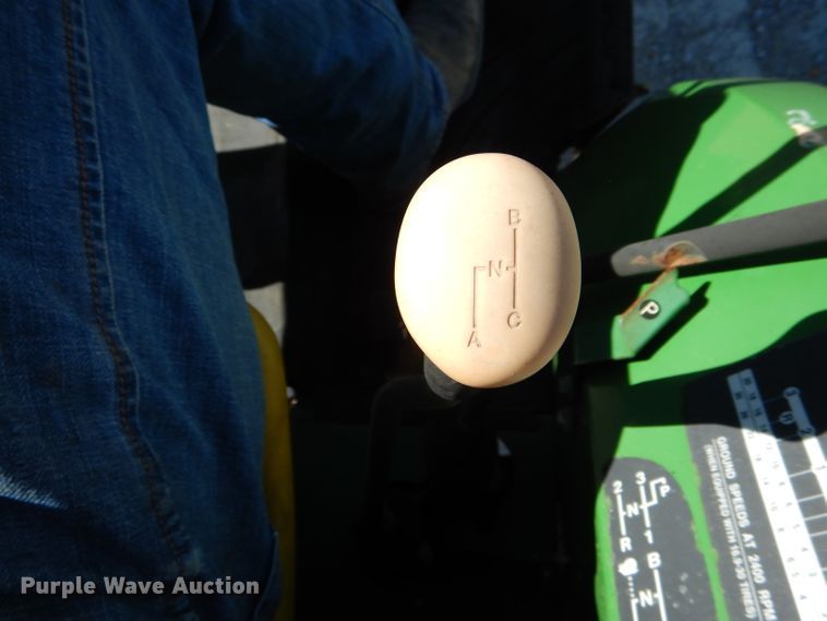 image for item DH2146 2003 John Deere 5220 tractor