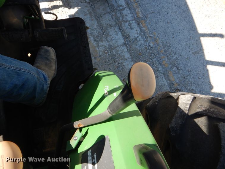 image for item DH2146 2003 John Deere 5220 tractor