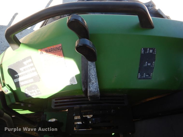 image for item DH2146 2003 John Deere 5220 tractor