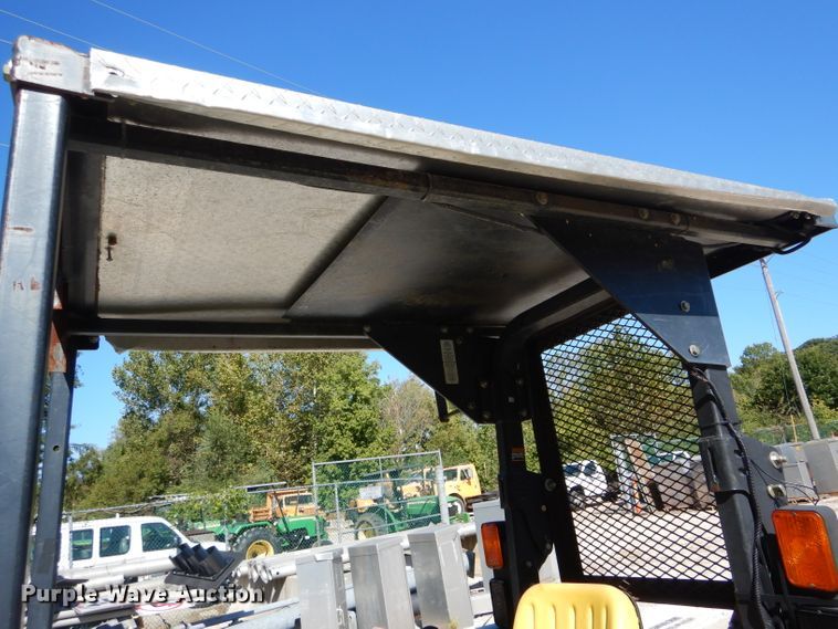 image for item DH2146 2003 John Deere 5220 tractor