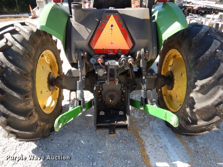 image for item DH2146 2003 John Deere 5220 tractor