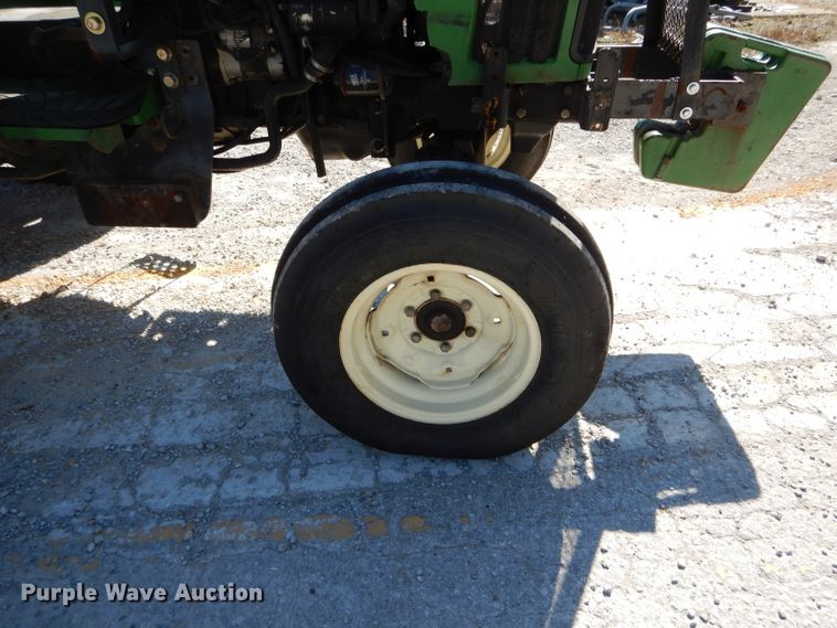 image for item DH2146 2003 John Deere 5220 tractor