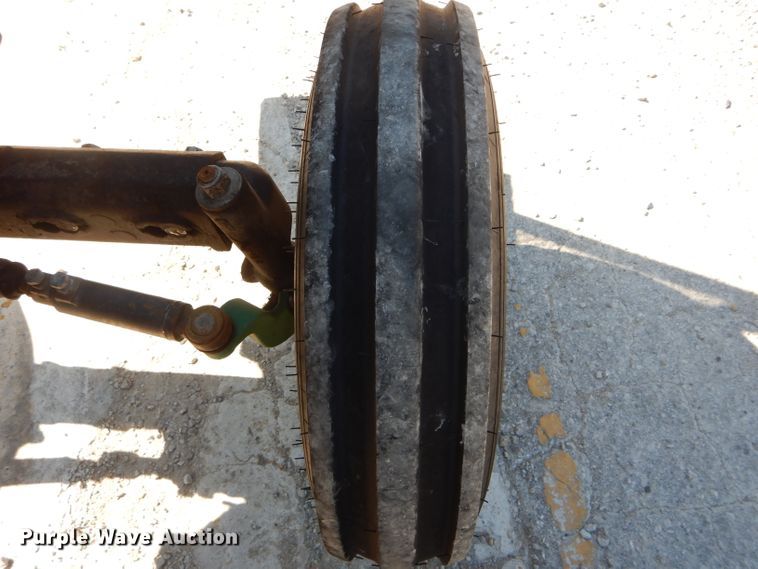 image for item DH2146 2003 John Deere 5220 tractor