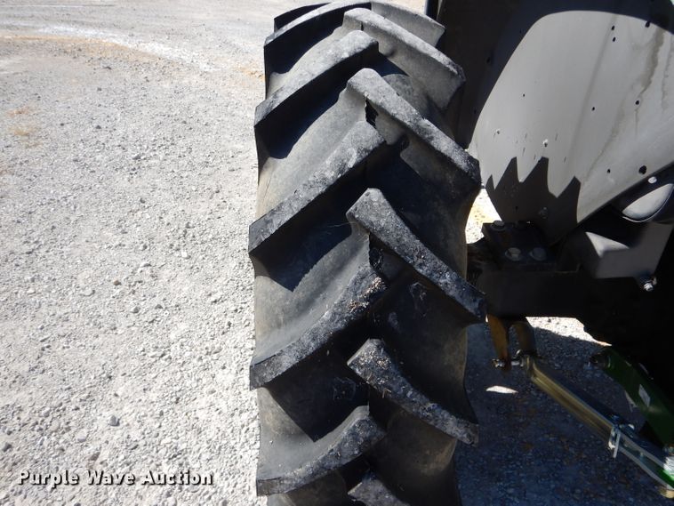 image for item DH2146 2003 John Deere 5220 tractor