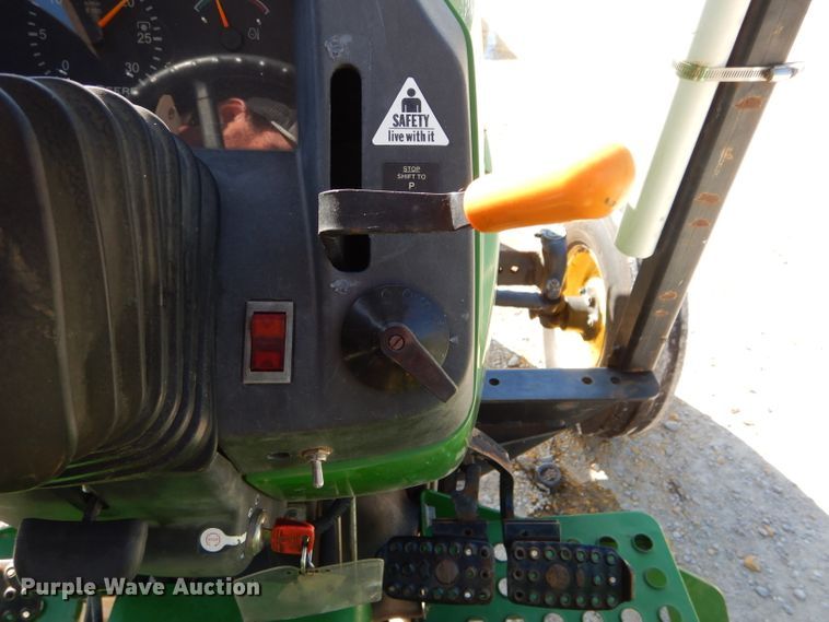 image for item DH2147 2008 John Deere 5325 tractor