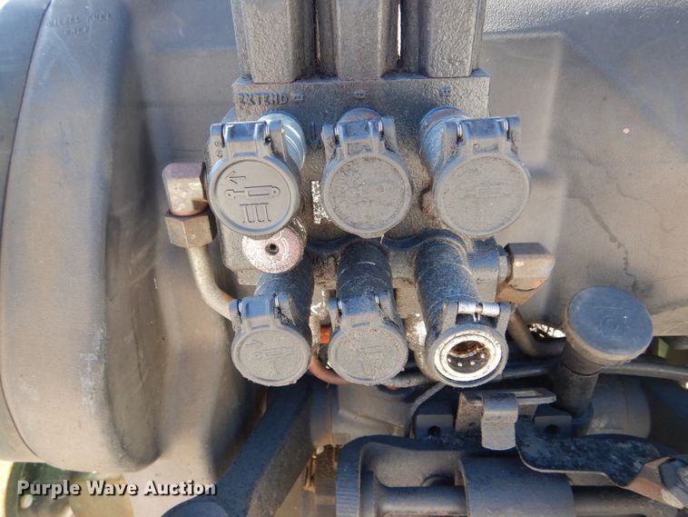 image for item DH2147 2008 John Deere 5325 tractor